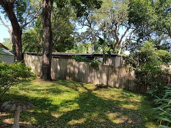 3rd image of 108 E Lauren Ct