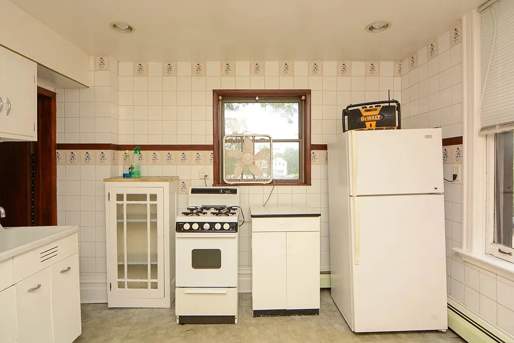 Awesome 2 Bed, 1 Bath at Shakespeare + California (Logan Square) — Photo 2