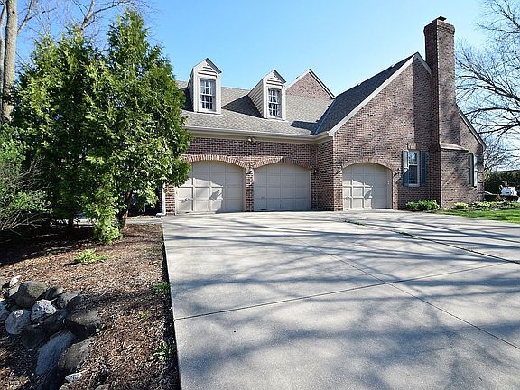 2nd image of 2345 Woodmoor Ln