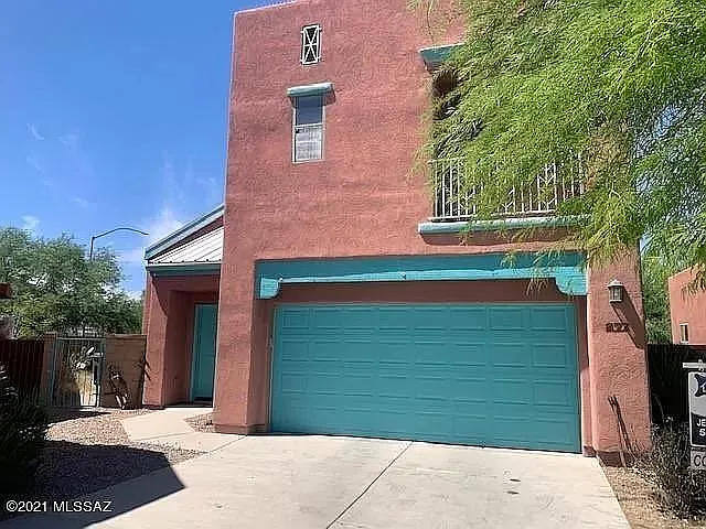 872 W Calle Carasol — Photo 1