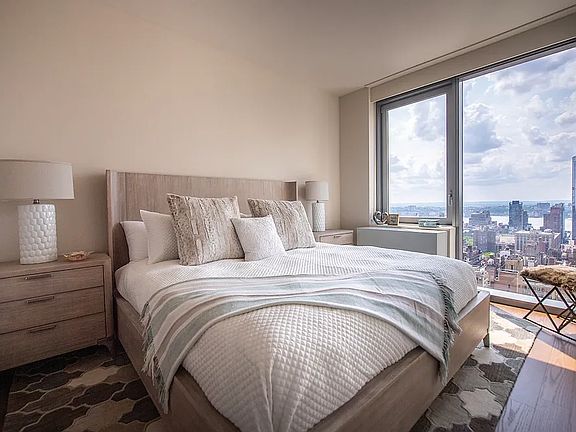 4th image of 100 W 31st St APT 40G