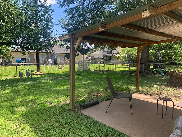 1430 Hillside Dr — Photo 9