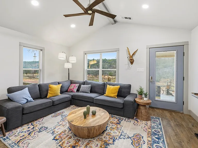 275 Creekridge Trl — Photo 4