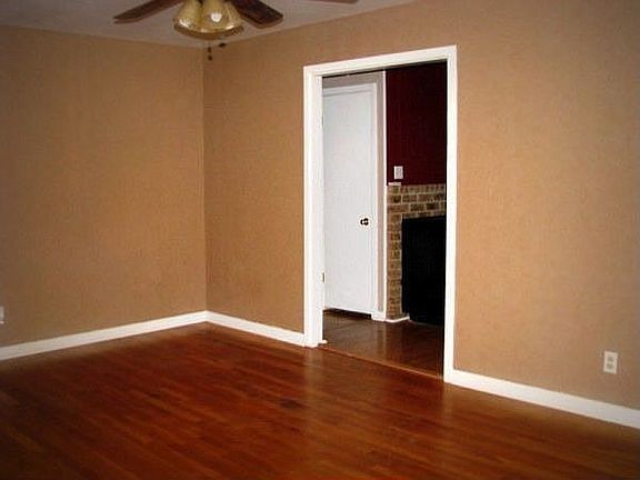 4th image of 2602 Mears Dr