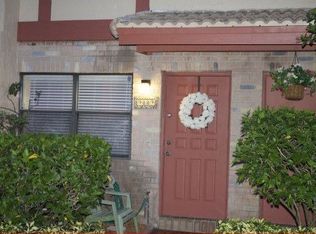 9889 Riverside Dr, Coral Springs, FL 33071