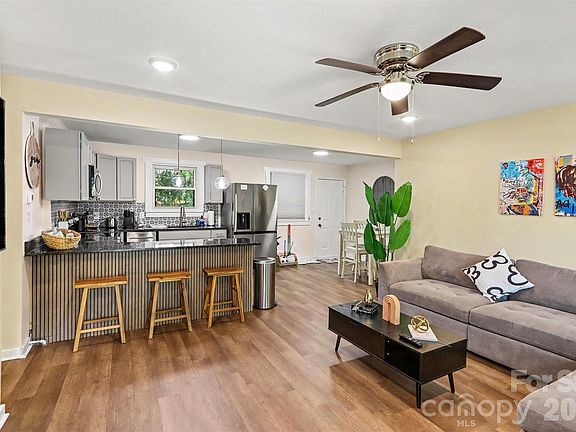 4th image of 2616 Springway Dr