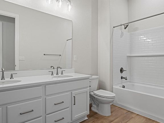 5th image of 2114 Geneva Way