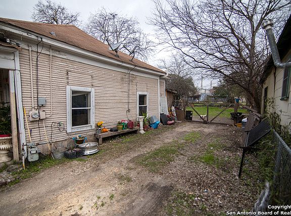 3rd image of 321 Virginia Blvd