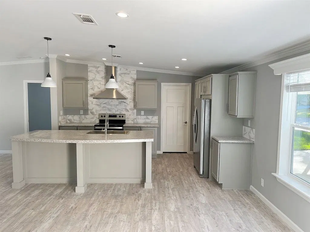 3 bed, 2.0 bath, 1440 sqft, $1,899 — Photo 4