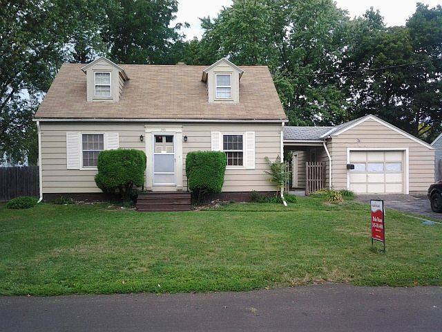 1st image of 140 W Florence Ave
