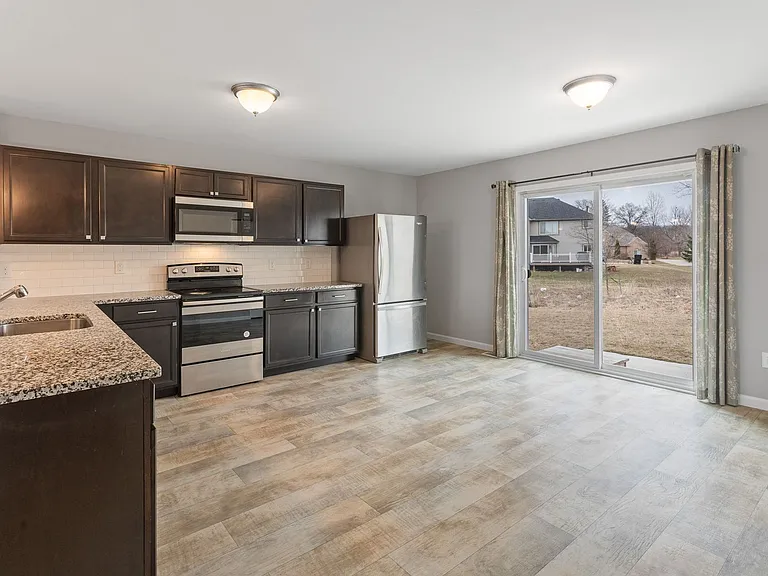 7193 Primrose Ln — Photo 8