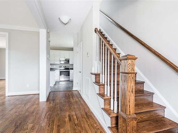 4th image of 16 W Fells St