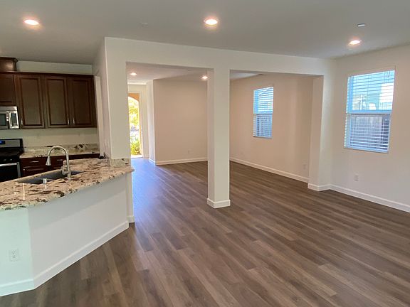 4th image of 4742 Sweeney Cir