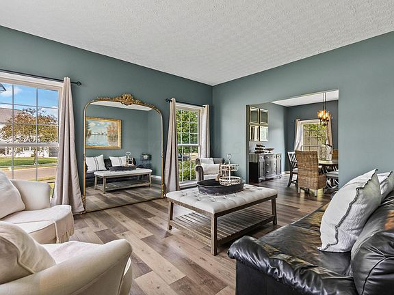 5th image of 7971 Chateau Ln