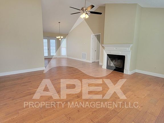 3rd image of 7508 Holly Crest Ln