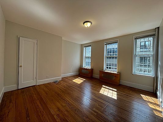 3rd image of 226 E 59th St #4RR