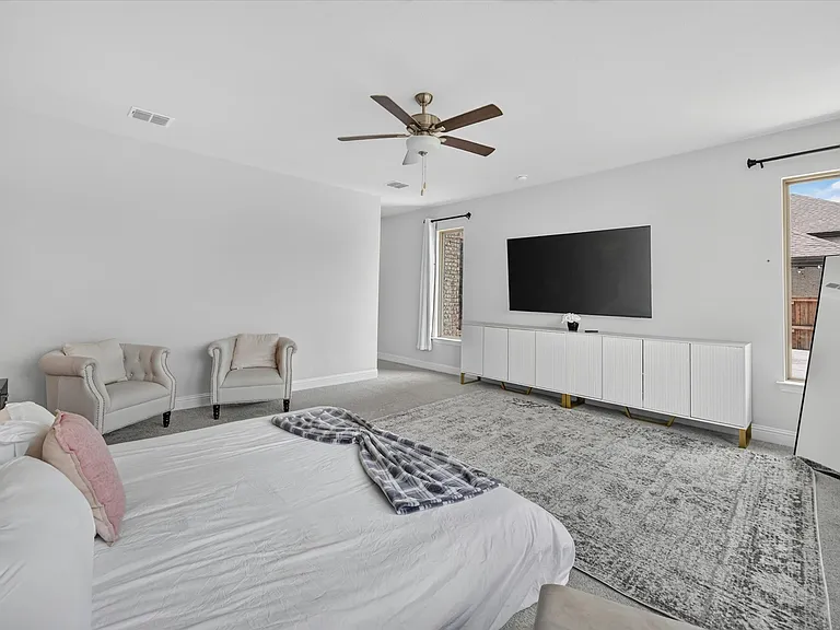 1428 Huckleberry St — Photo 3