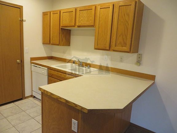 5th image of 2120 172nd St E