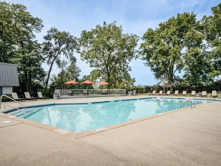 Lakeshore Drive Apartment Homes — Photo 20