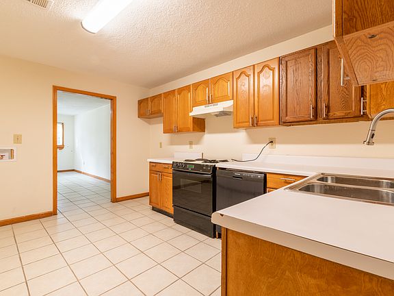 3rd image of 644 Craft Rd #B