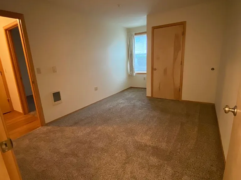 Christopher Crest Apartments — Photo 12