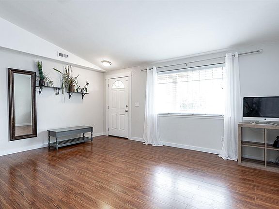 3rd image of 4632 Hibiscus St