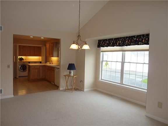 5th image of 144 Deseyn Dr