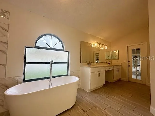 12686 Newfield Dr — Photo 9