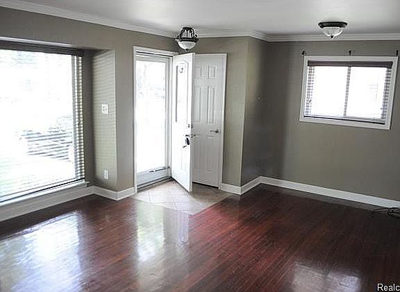 2nd image of 1244 N Selfridge Blvd
