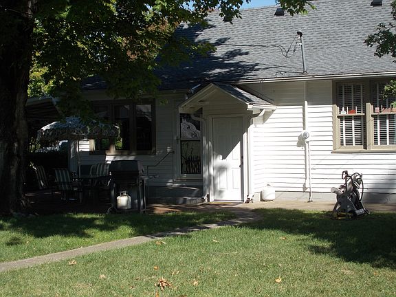 4th image of 811 Granary St