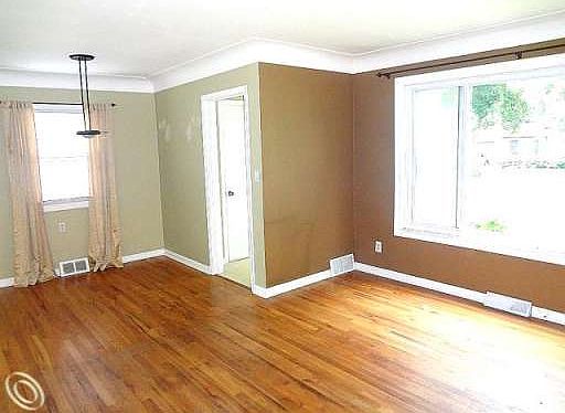 4th image of 1927 Woodland Ave