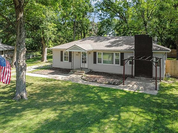 3rd image of 7717 Farrow Ave