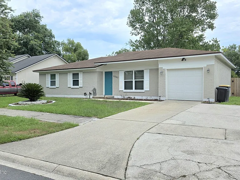8240 Pear Rd — Photo 2