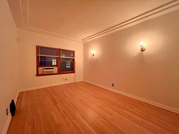 3rd image of 409 S Cloverdale Ave #101