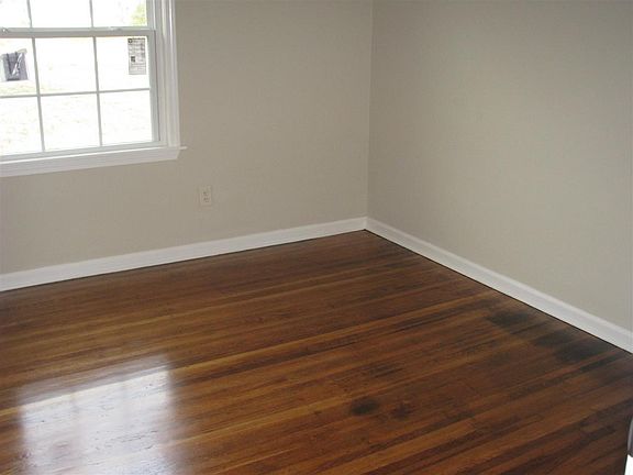 2nd image of 30 Oak Grove Dr