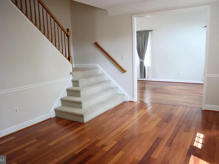 17105 Thatcher Ct — Photo 3