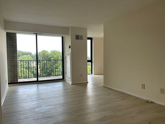 2nd image of 2311 Pimmit Dr APT 905