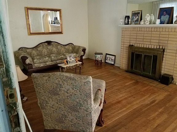 2nd image of 1592 W 45th St