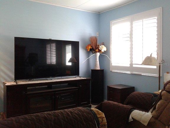 4th image of 811 Oakmont Ave