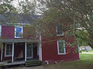34 Main St, Wachapreague, VA 23480