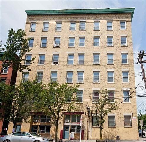 1st image of 319 Barrow St APT 4D