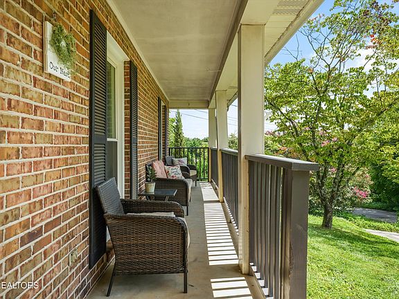 4th image of 1308 Viking Dr