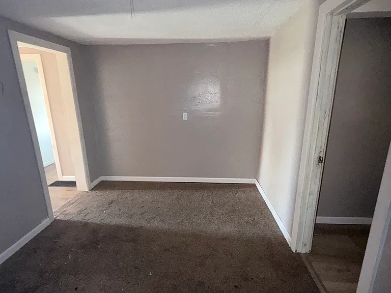 329 Park Ln — Photo 2