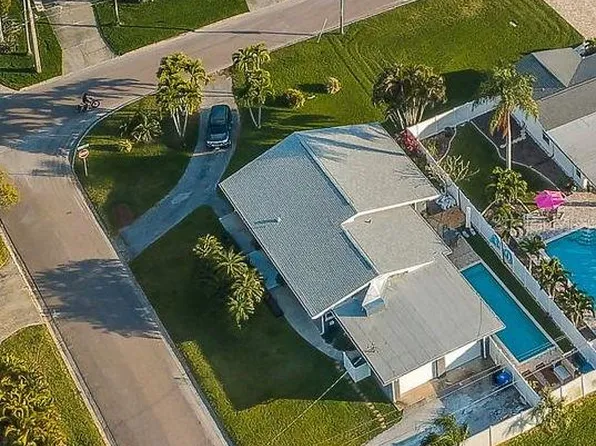 3822 Bayshore Blvd NE, Saint Petersburg, FL 33703