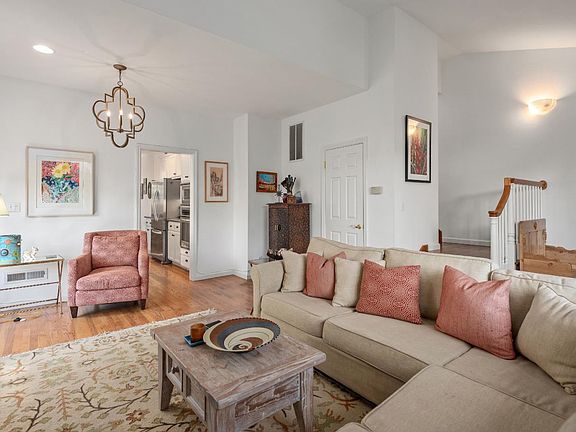 4th image of 759 Harvard Ave
