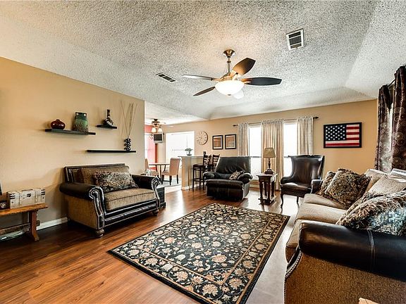 3rd image of 633 Plantation Dr