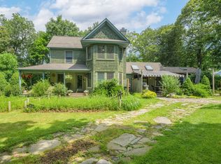 153 Ponquogue Ave, Hampton Bays, NY 11946