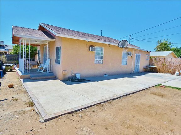 3rd image of 809 San Fernando Mission Blvd