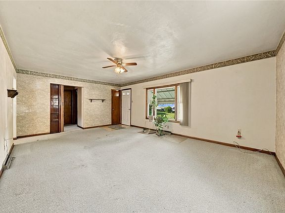 5th image of 217 Horsemans Rd