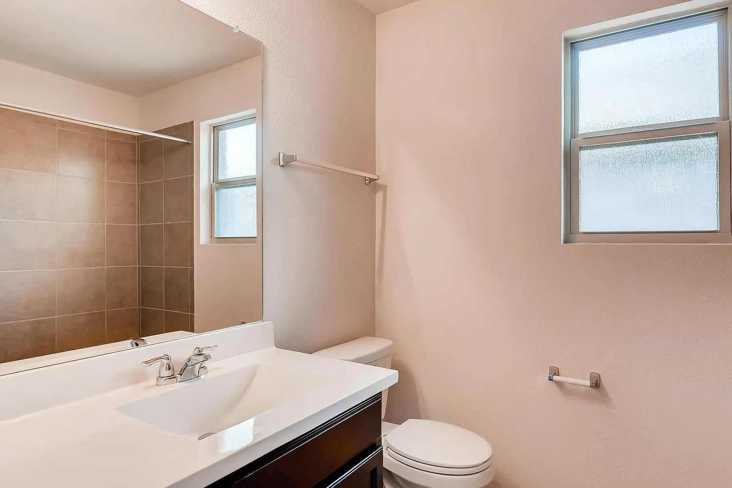3 bed, 1628 sqft, $2,100 — Photo 2